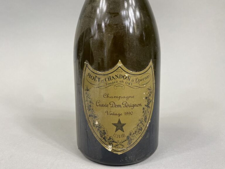 MOËT et CHANDON - Champagne cuvée Dom Pérignon, une bouteille, 1990 - (étiquett…