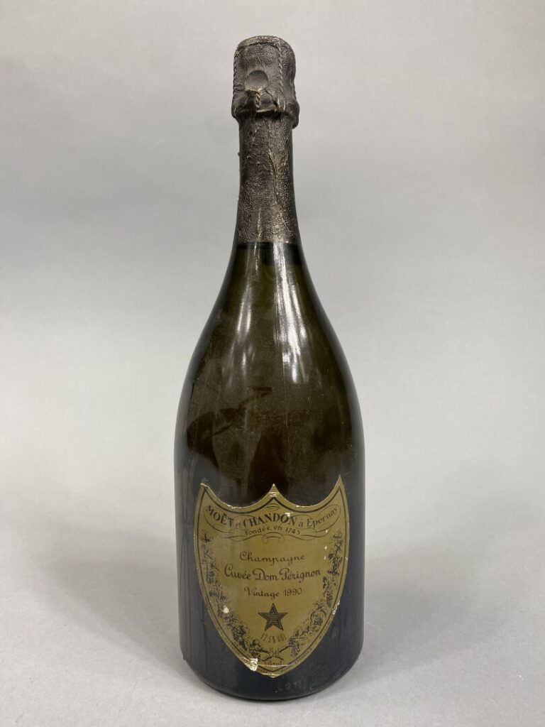 MOËT et CHANDON - Champagne cuvée Dom Pérignon, une bouteille, 1990 - (étiquett…
