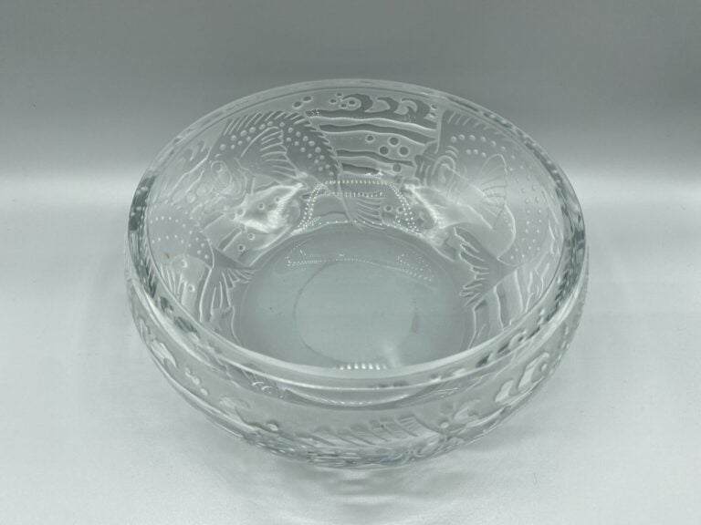 MULLER - LUNEVILLE. France - Coupe en cristal à décor de frise de poissons déga…