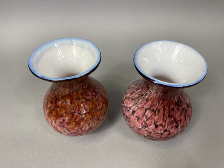 Novaro - Paire de vases à panse évasée - Signé au dessous - H : 14 cm
