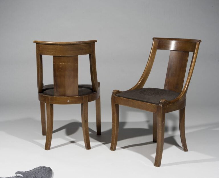 Paire de chaises gondoles en acajou et placage d'acajou. XIX ème. 80x40x48 cm
