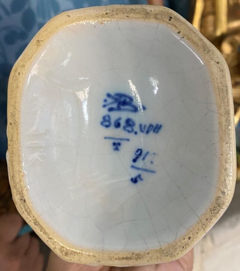 Paires de vases cornets en faïence de Delft à Décor bleu et blanc. - Hauteur :…