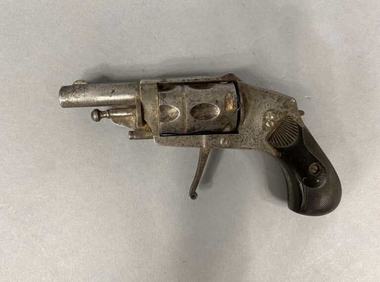 Petit pistolet à barillet - XIXe siècle - Long : 14 cm - (oxydations)