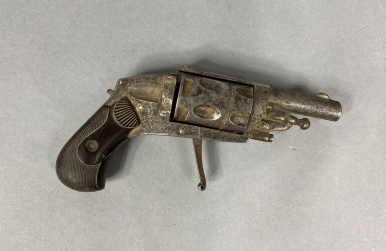 Petit pistolet à barillet - XIXe siècle - Long : 14 cm - (oxydations)