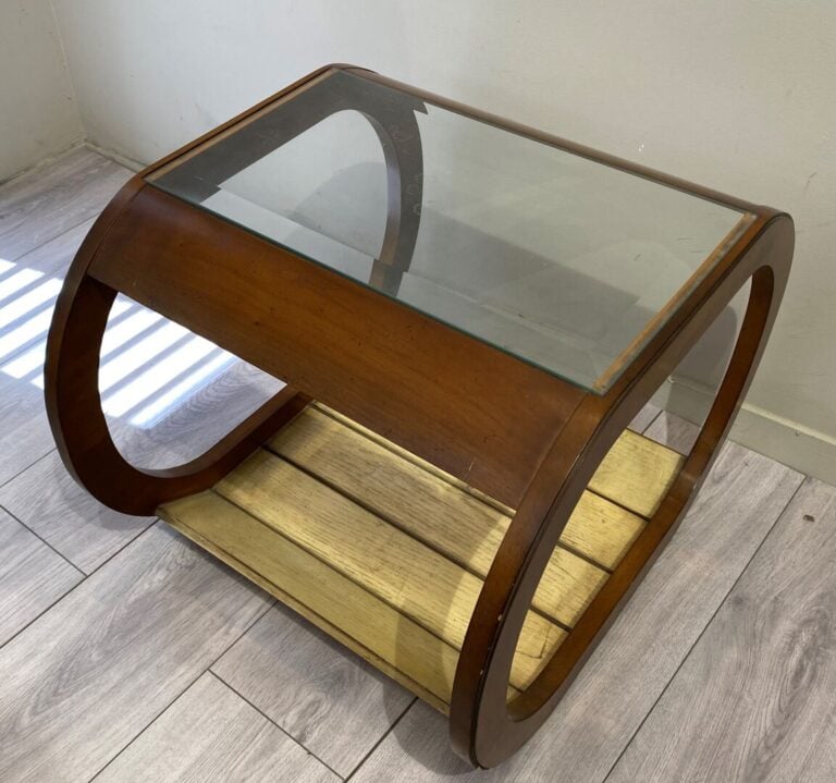 Petite table basse de forme ovale en bois et plateau vitré - 46 x 50 x 57 cm