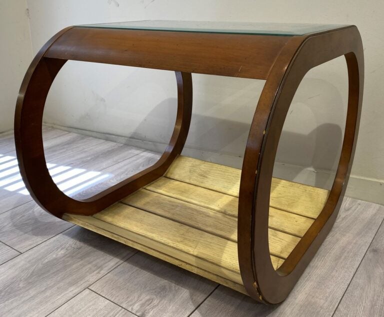 Petite table basse de forme ovale en bois et plateau vitré - 46 x 50 x 57 cm