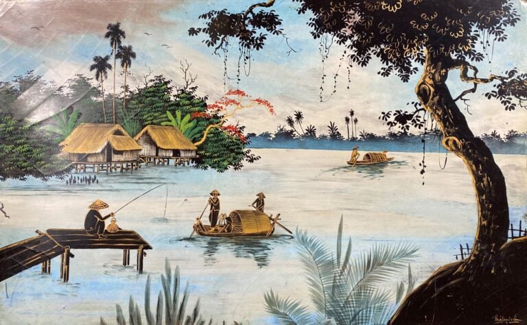 PHAT MINH - Panneau en bois laqué dans les tons bleu figurant un village de pêc…