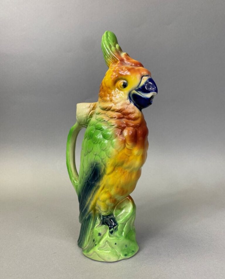 Pichet zoomorphe en barbotine figurant un Perroquet - H: 32 cm - (petits éclats…