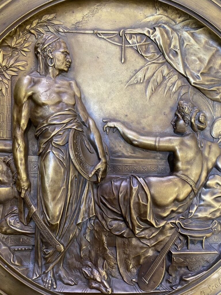 Plat circulaire en bronze "Herodias" - Diamètre : 41 cm
