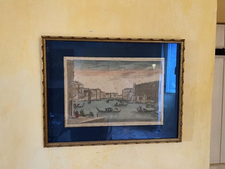 Quatre gravures couleurs vues d'optique représentant : - - Vue perspective de l…