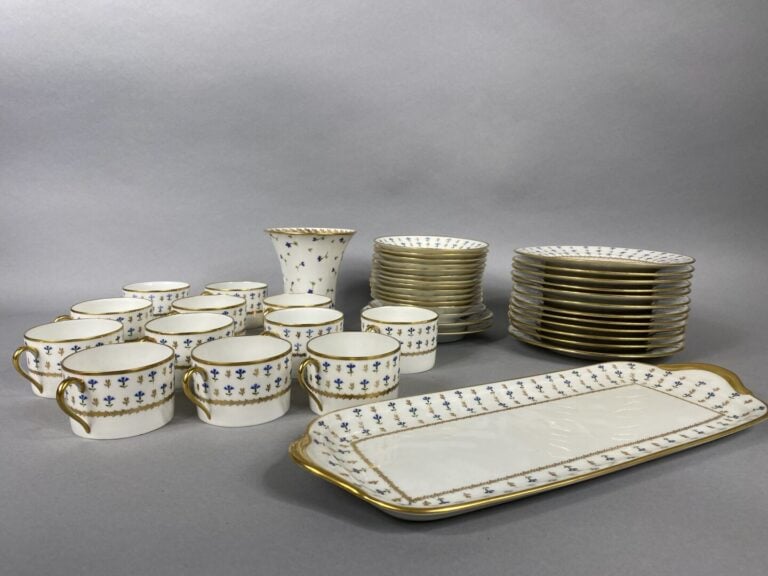 RAYNAUD à Limoges - Service à thé/café en porcelaine à décor de barbeaux et fil…