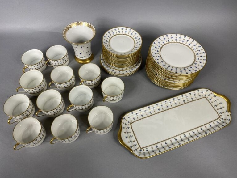 RAYNAUD à Limoges - Service à thé/café en porcelaine à décor de barbeaux et fil…