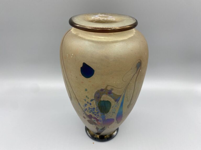 Robert PIERINI (né en 1950) - Vase ovoïde à talon et col aplati en verre satiné…