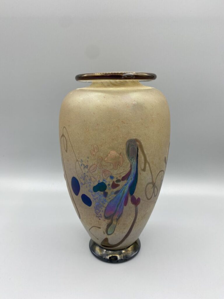 Robert PIERINI (né en 1950) - Vase ovoïde à talon et col aplati en verre satiné…