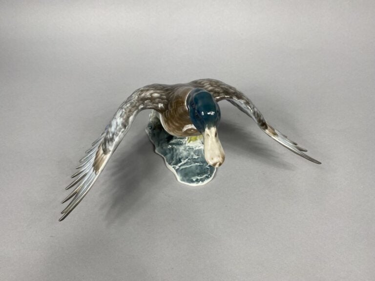 ROSENTHAL - Sujet en porcelaine émaillée polychrome figurant un canard en plein…