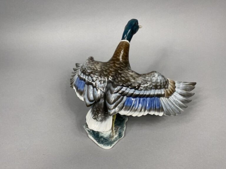 ROSENTHAL - Sujet en porcelaine émaillée polychrome figurant un canard en plein…