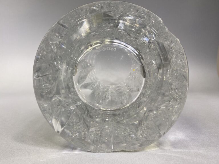 SAINT-LOUIS - Grand vase en cristal, modèle " Deauville ", de forme tronconique…