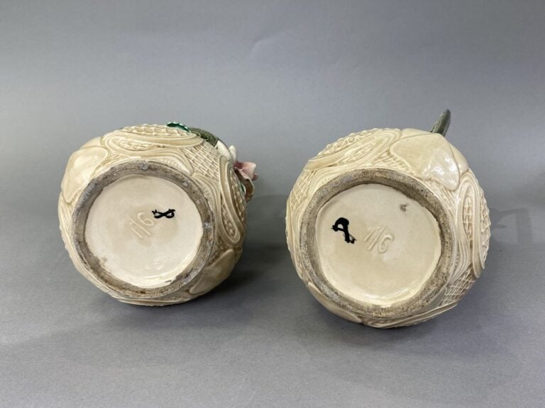 SARREGUEMINES - Paire de coupes en barbotine - H: 9 cm - D: 19 cm - On joint un…