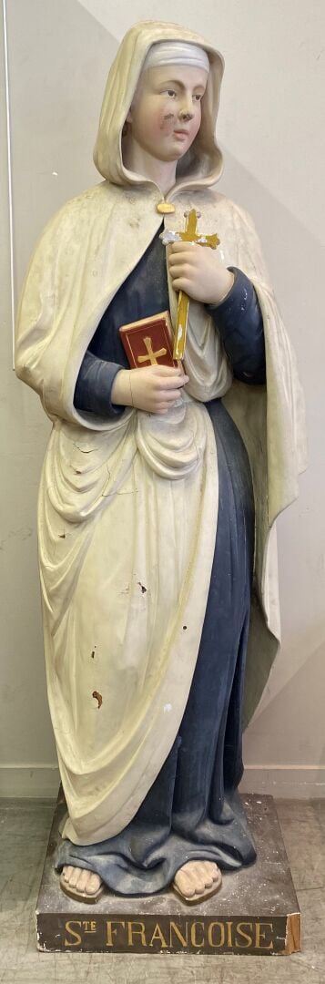Sculpture en bois et composition à décor peint polychrome représentant Sainte F…