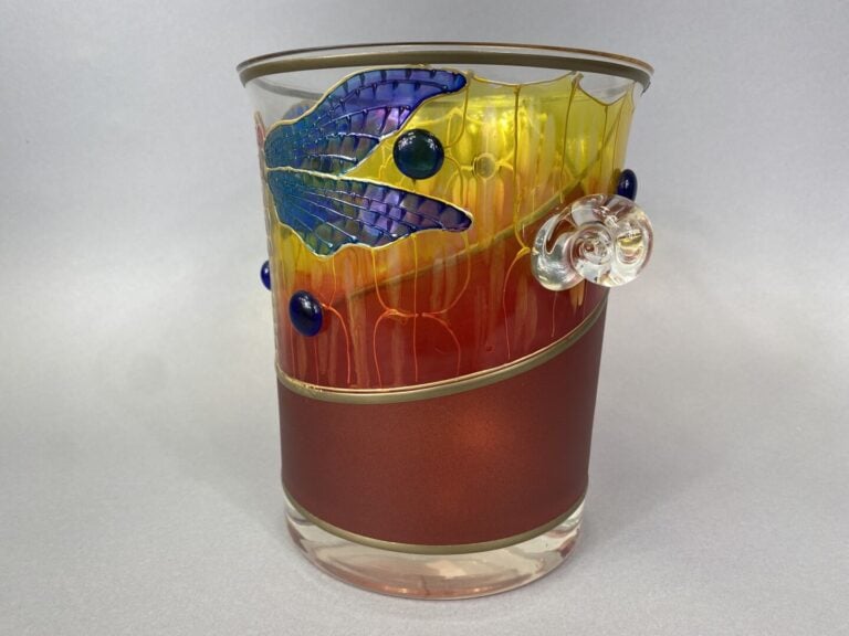 Seau à champagne en verre à décor émaillé polychrome orné d'une libellule et de…