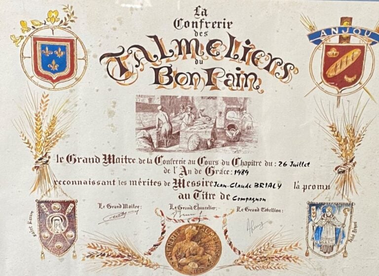 Sept diplômes d'ordres divers décernés à Jean-Claude Brialy (tailles diverses)…