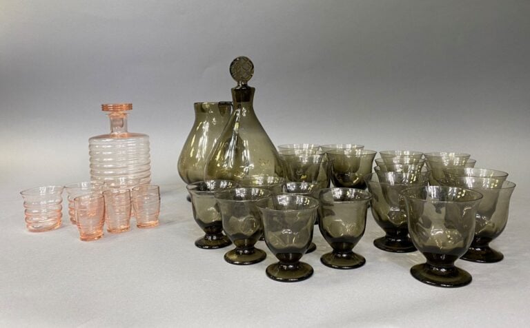 Service de verres en verre fumé comprenant une carafe, un pichet, 5 verres à ea…