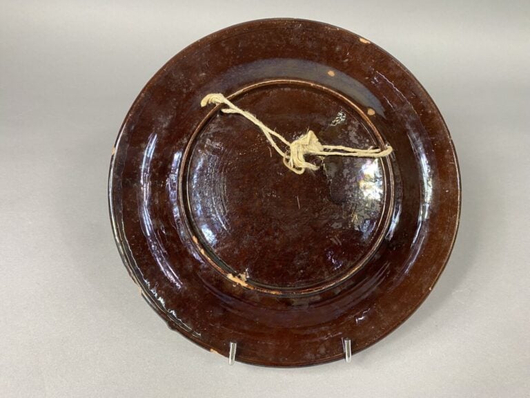 SUISSE, Manufacture de Thoune - Ensemble comprenant un plat et des assiettes à…