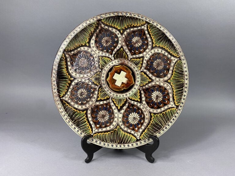 SUISSE, Manufacture de Thoune - Ensemble comprenant un plat et des assiettes à…