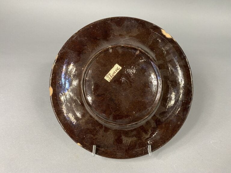 SUISSE, Manufacture de Thoune - Ensemble comprenant un plat et des assiettes à…