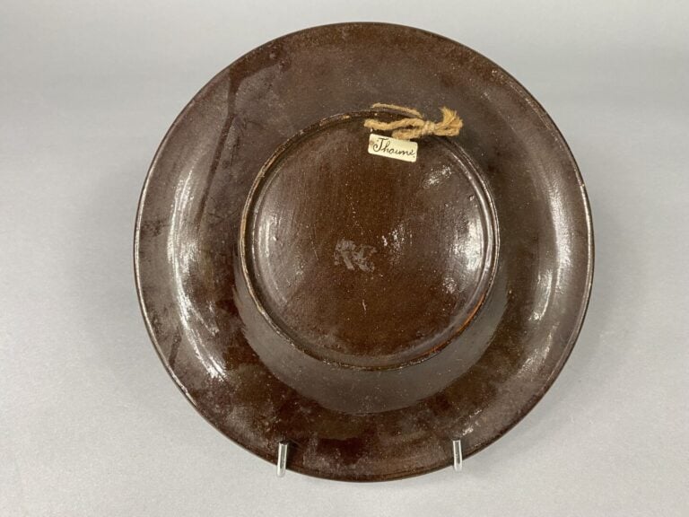 SUISSE, Manufacture de Thoune - Ensemble comprenant un plat et des assiettes à…