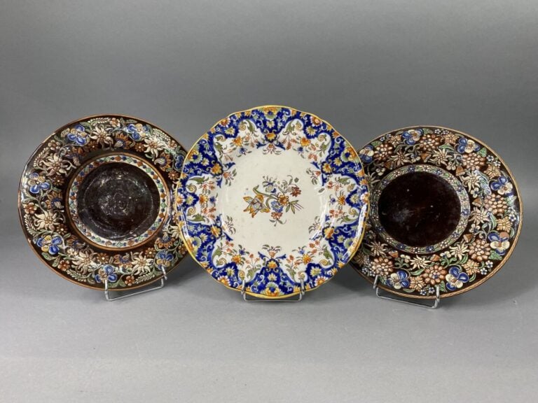 SUISSE, Manufacture de Thoune - Ensemble comprenant un plat et des assiettes à…