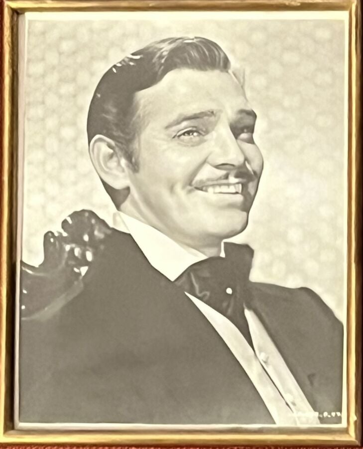 Suite de 17 tirages photographiques en noir et blanc (portraits Gabin, Piaf...)…