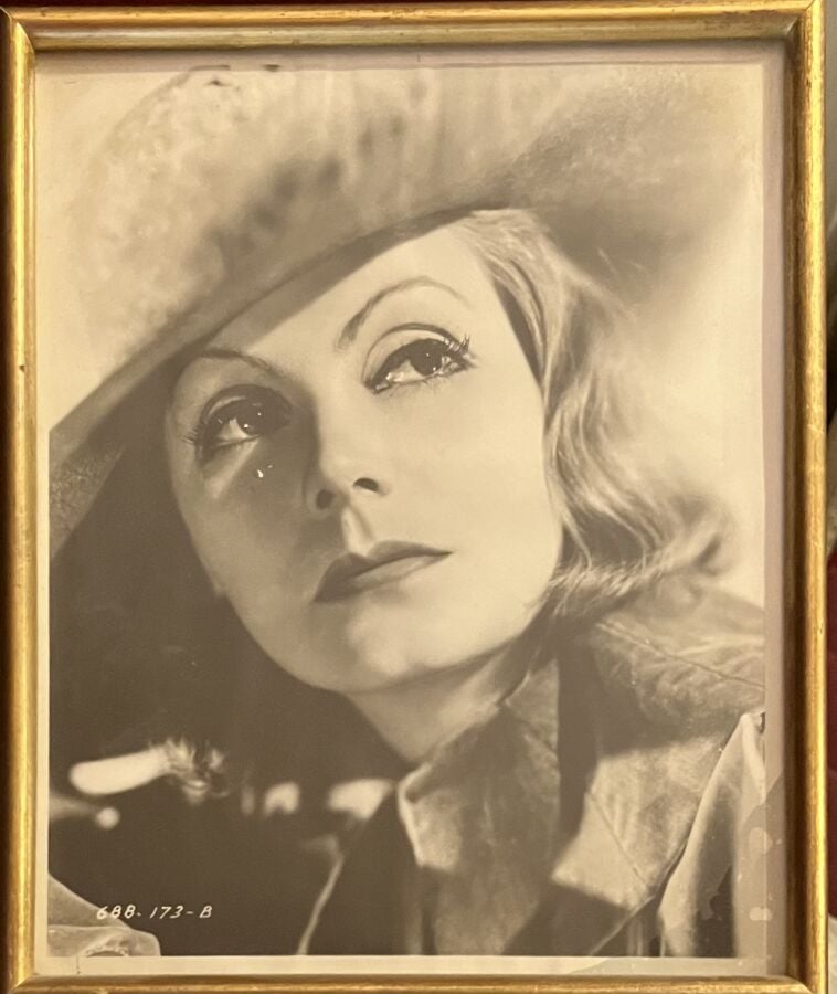 Suite de 17 tirages photographiques en noir et blanc (portraits Gabin, Piaf...)…