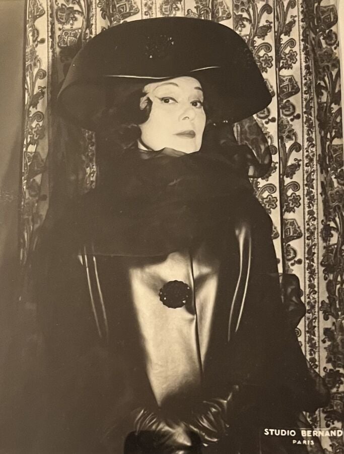 Suite de 17 tirages photographiques en noir et blanc (portraits Gabin, Piaf...)…