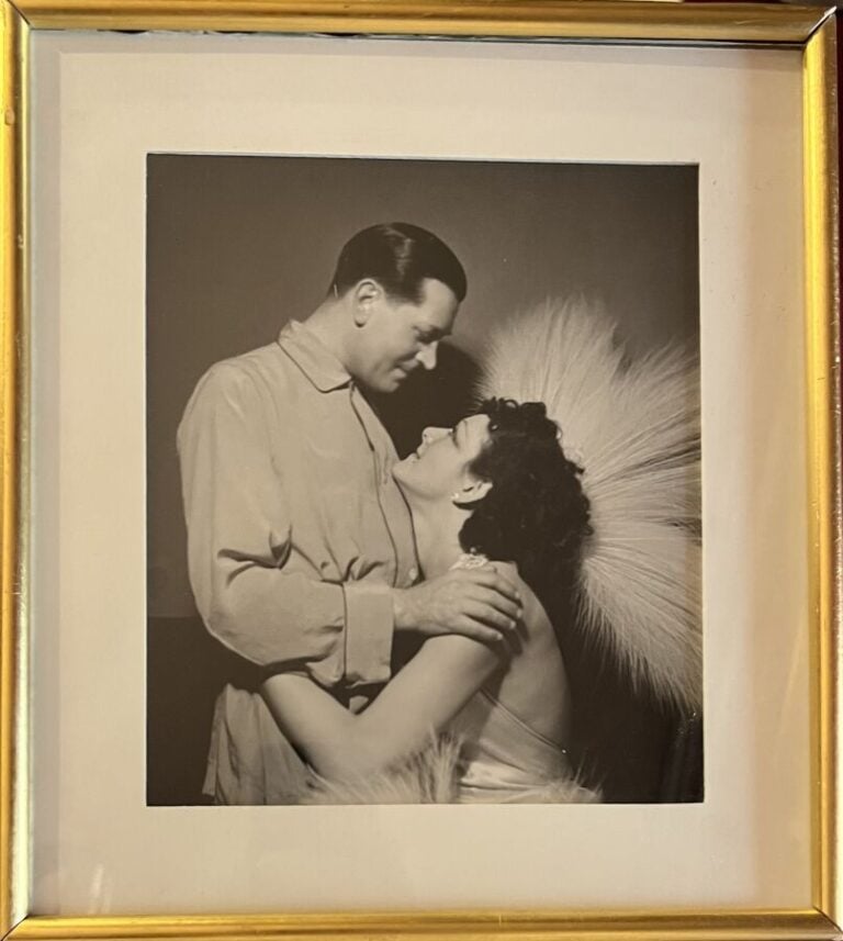 Suite de 17 tirages photographiques en noir et blanc (portraits Gabin, Piaf...)…