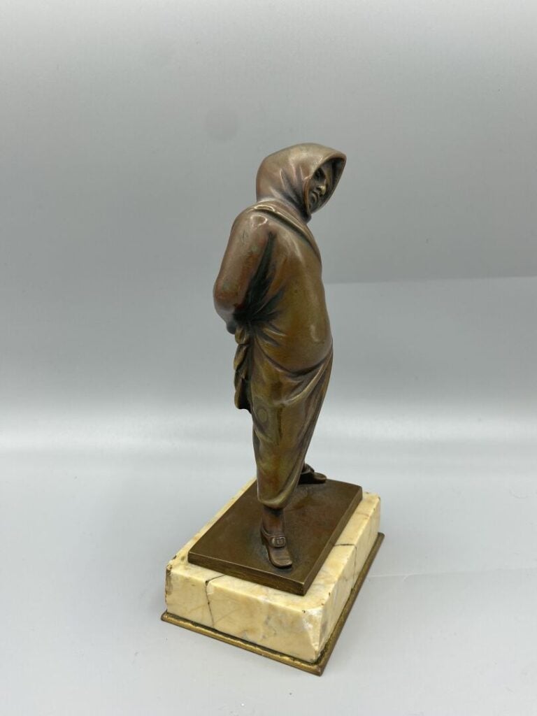 Sujet enfant en bronze patiné H (avec socle) : 21 cm