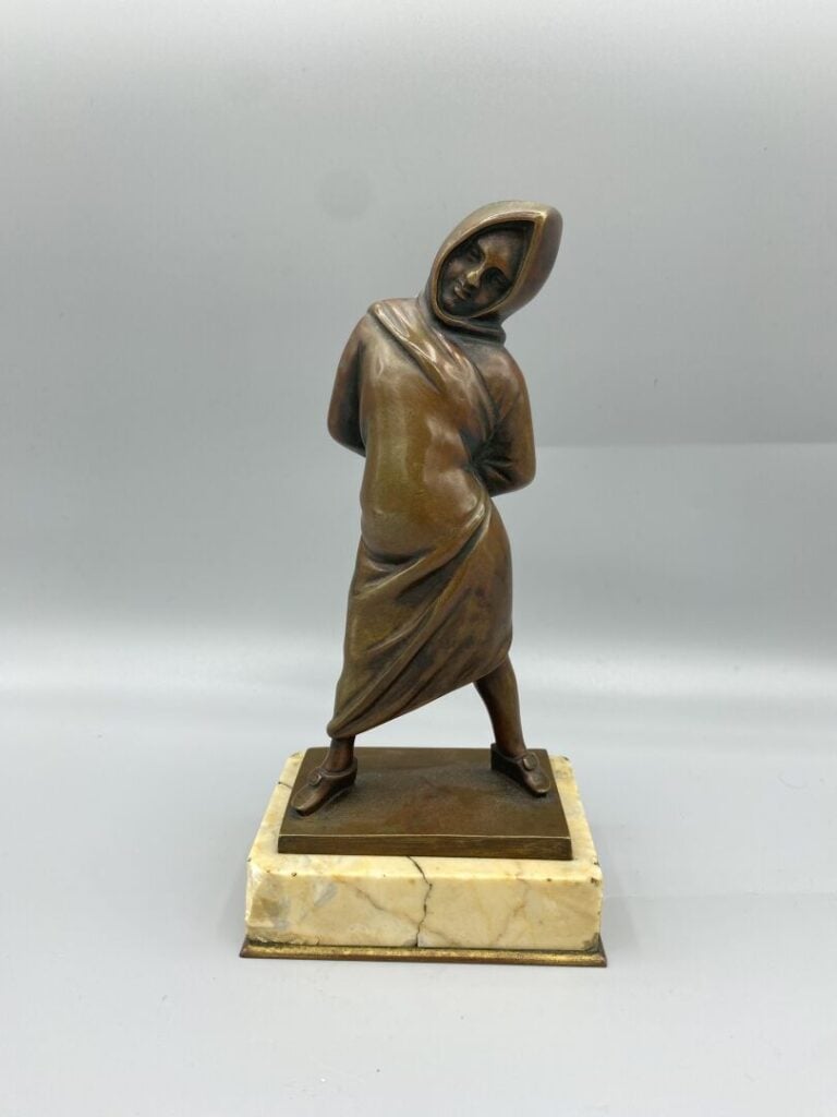 Sujet enfant en bronze patiné H (avec socle) : 21 cm