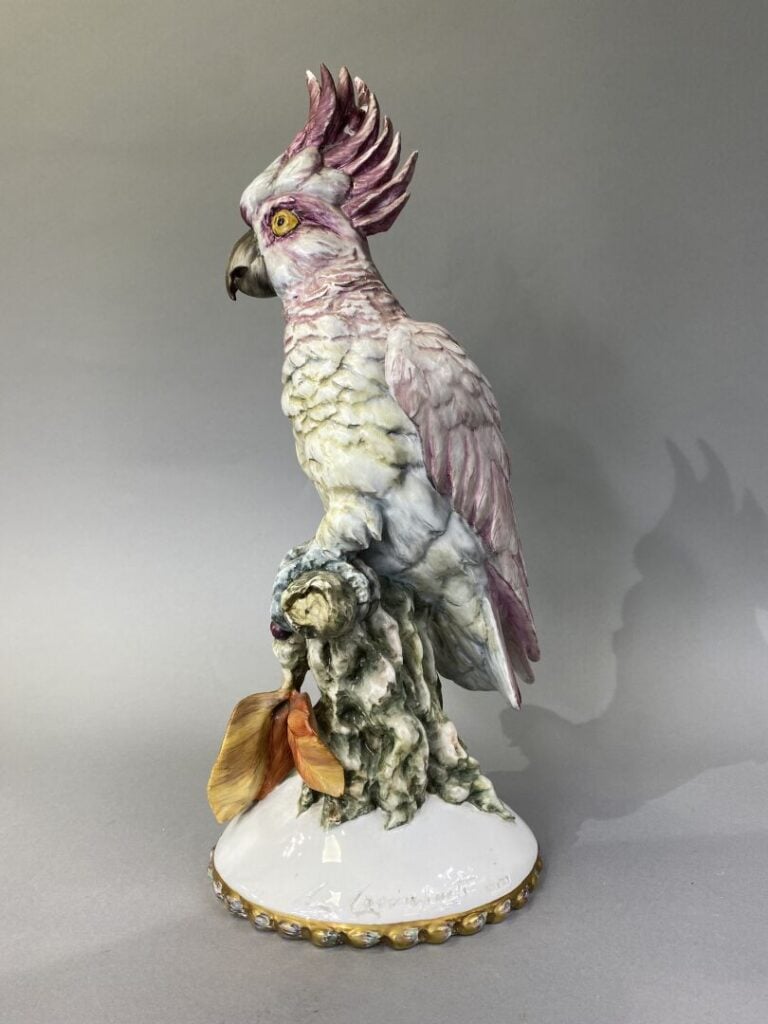 Sujet Perroquet en porcelaine polychrome - Travail italien - H : 54 cm - (resta…