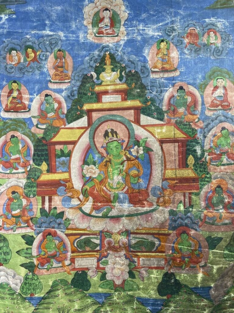 Tibet - Thangka, détrempe sur toile, Tara verte assise au centre, entourée de d…