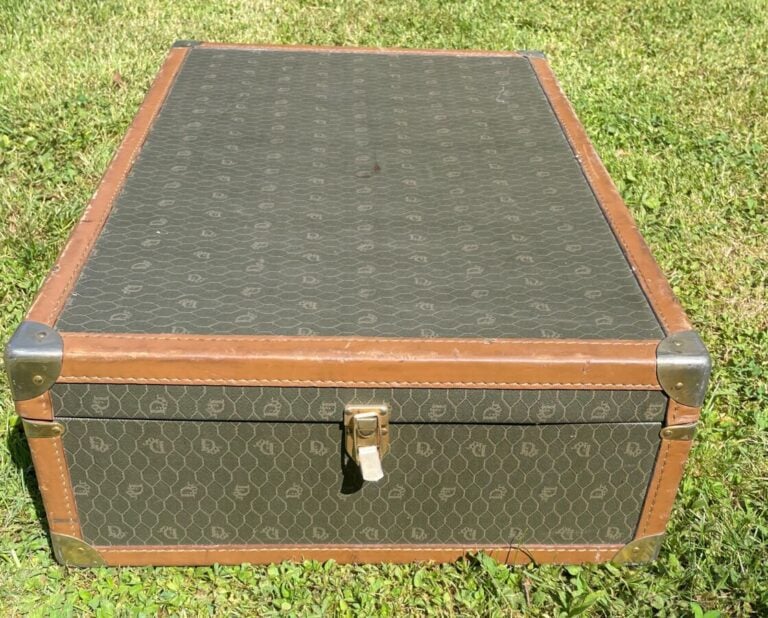 Une valise DIOR - 75x21x50 cm
