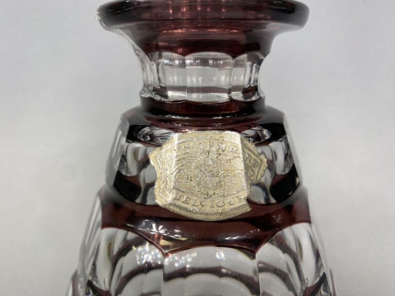 Val Saint Lambert. - Service à liqueur en cristal doublé lie de vin, taillé à c…