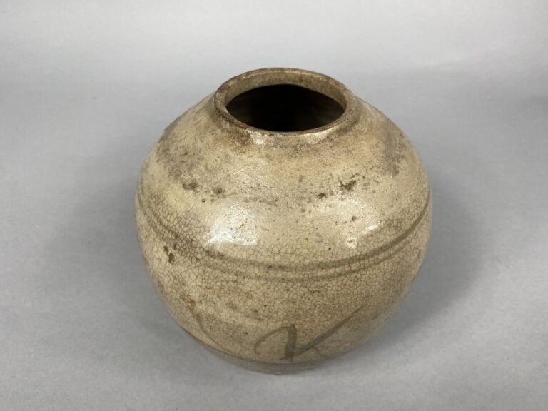 Vietnam, XV-XVIe siècles - Pot à gingembre en grès à couverte beige craquelée e…