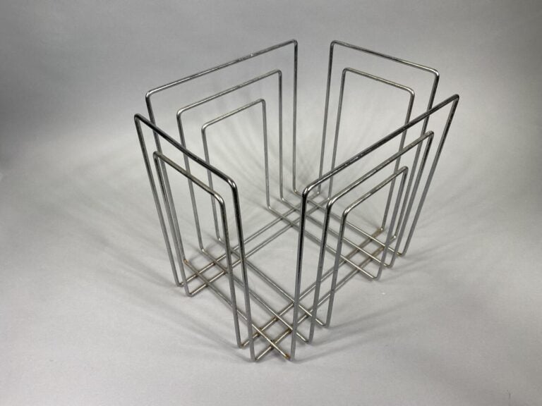 Willi GLAESER (1940-2015) - Paire de porte-revues en métal chromé - 34 x 38 x 3…