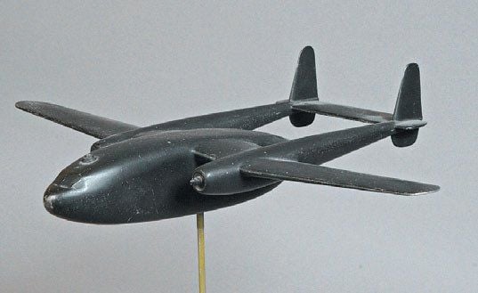 (1 à 3) 26 Maquettes d'environ 20 cm de long : Stuka, Mig, Caudron, B 26, Flamant, Mi