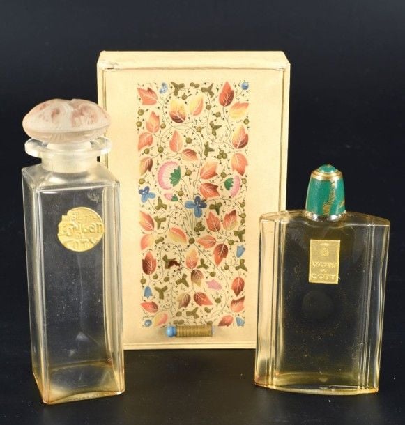 1°/ Flacon à parfum «L'Amant», en verre moulé, dans son coffret d'origin
