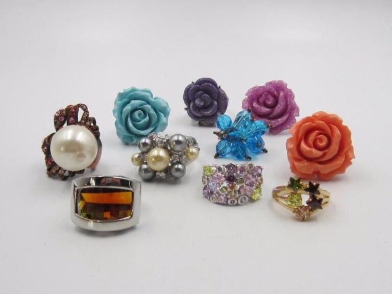 10 bagues en métal ou plaqué or, taille 60