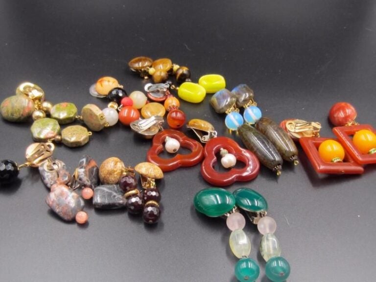 10 paires de clips d'oreilles avec perles et pierres dures