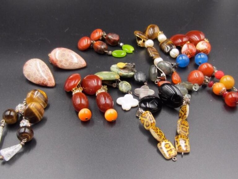 10 paires de clips d'oreilles avec perles ou pierres dures
