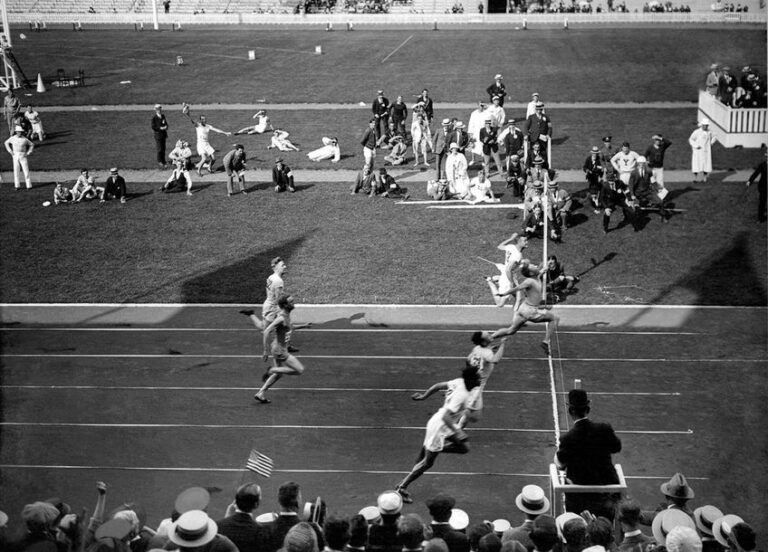 100m - Jeux olympiques 1920 © Collections L'Équipe 16 août 192