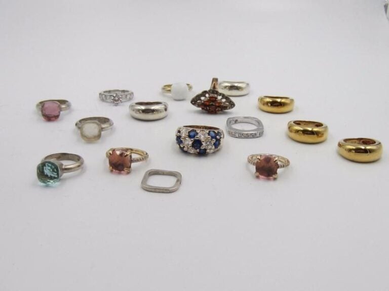 15 bagues en argent, taille 50, pb : 78 g